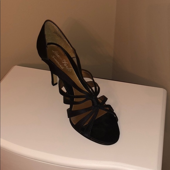 Black satin high heels - Picture 2 of 3